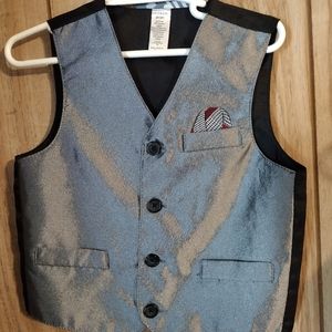 Boys gray vest with handercheif